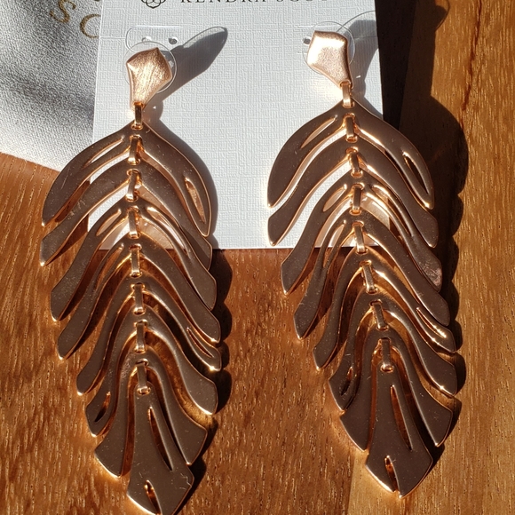 Kendra Scott Jewelry - 🖤Kendra Scott Lotus Abstract Leaf earrings